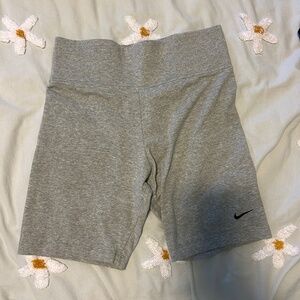 Nike Women's Sportswear Leg-A-See Bike Shorts Grey Medium